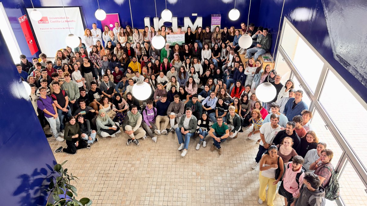 ¡Feliz Día Mundial del Farmacéutico! Poco a poco, continuando la labor de formar nuevos farmaceutic@s, ¡ya llevamos 15 años! Desde <a href="/FarmaciaAB_UCLM/">Farmacia-ALB-UCLM.bsky.social</a>, os deseamos a todos un feliz día #DíaMundialFarmacéutico #DMF2024 #WPD2024 #WorldPharmacistsDay #ProfesiónFarmacéutica