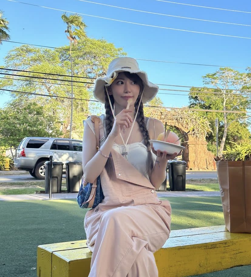 higherkos's tweet image. sakura y yo de vacaciones se siente tan bien, se siente correcto