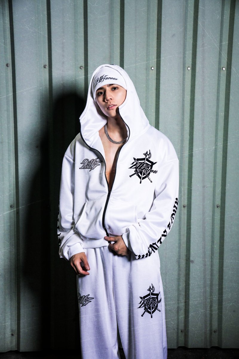 24karats New Collection
2024.9.28(SAT) 12:00 ON SALE

#24karats
#THERAMPAGE #神谷健太
<a href="/therampagefext/">THE RAMPAGE OFFICIAL</a>