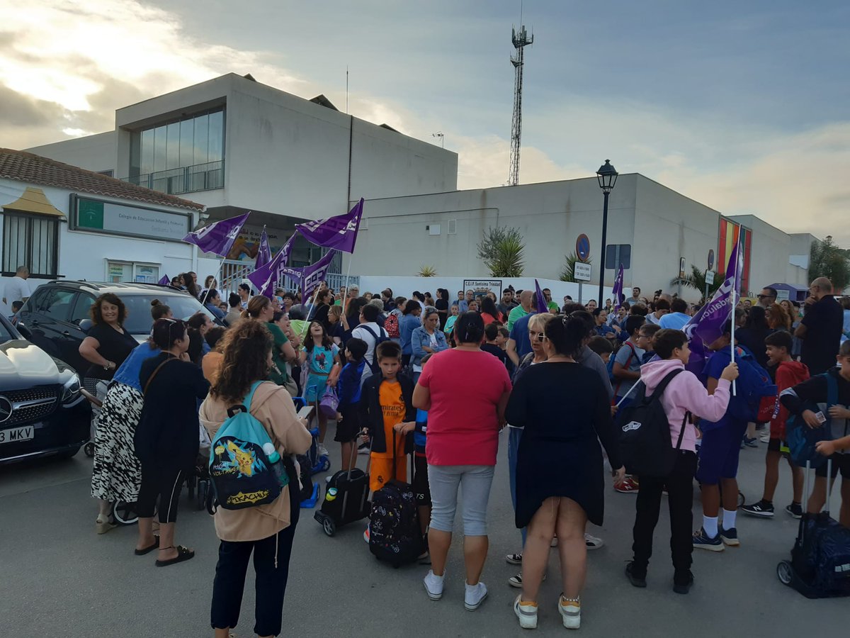 Concentración hoy en el CEIP Santísima Trinidad de Sierra de Yeguas con el AMPA Cerro de la Cruz porque no tienen PTIS para la atención al alumnado con necesidades!!! 
Se jubiló el curso pasado!!
<a href="/EducaAnd/">Consejería Desarrollo Educativo y FP</a> 
<a href="/JuanMa_Moreno/">Juanma Moreno</a>
<a href="/Miguel_Briones_/">Miguel Briones</a>
<a href="/educacionmlg/">Desarrollo Educativo Málaga</a>