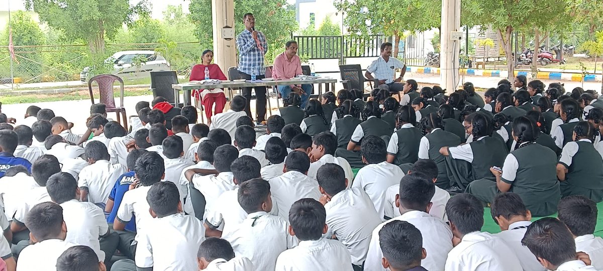 nalgondasheteam's tweet photo. #Nalgonda_Dist #she_team conducted #Awereness Programme at Akash high School Anneparthy, And Sri Krishnaveni #High_school Hanumanagar, For Crime against women.
#మీ_భద్రత మా ధేయం @Shikhagoel_IPS @NalgondaCop @tg_womensafety #State_Police https://t.co/symq1PHJvf
