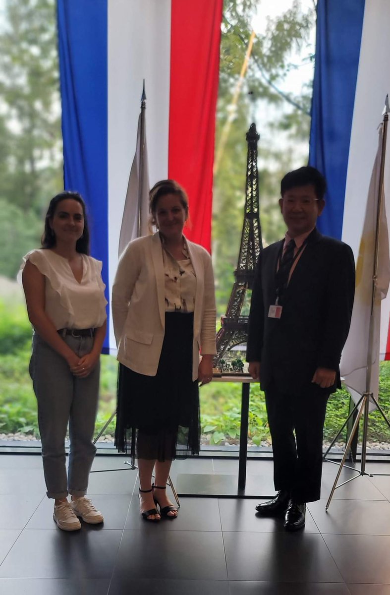 prof0309's tweet image. 오늘 주한프랑스대사관에 가서 새로 부임한 불어교육 스포츠담당관 Marguerite BICKEL을 만나고 왔습니다. BICKEL님을 만나 한국프랑스어교사협회 회장으로서 상견례하고 왔습니다.
직책은 우리말로 불어 교육 스포츠 협력담당관입니다. Daniel Rignault님 후임입니다.