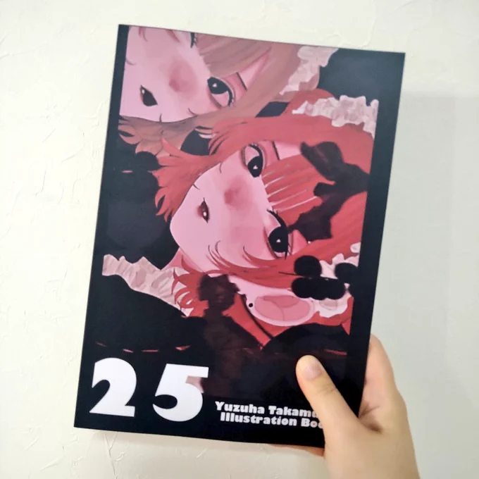 新しいイラストブックが届いたよ〜!!!!! 今までで一番いい出来かも 32枚のイラストをB5サイズで見ることができます! 今までで一番大きいよ デザフェス60で販売します! 来れない方で欲しい方いらっしゃいましたらデザフェス後にminneで販売予定です 価格は1000円になります! #デザフェス60