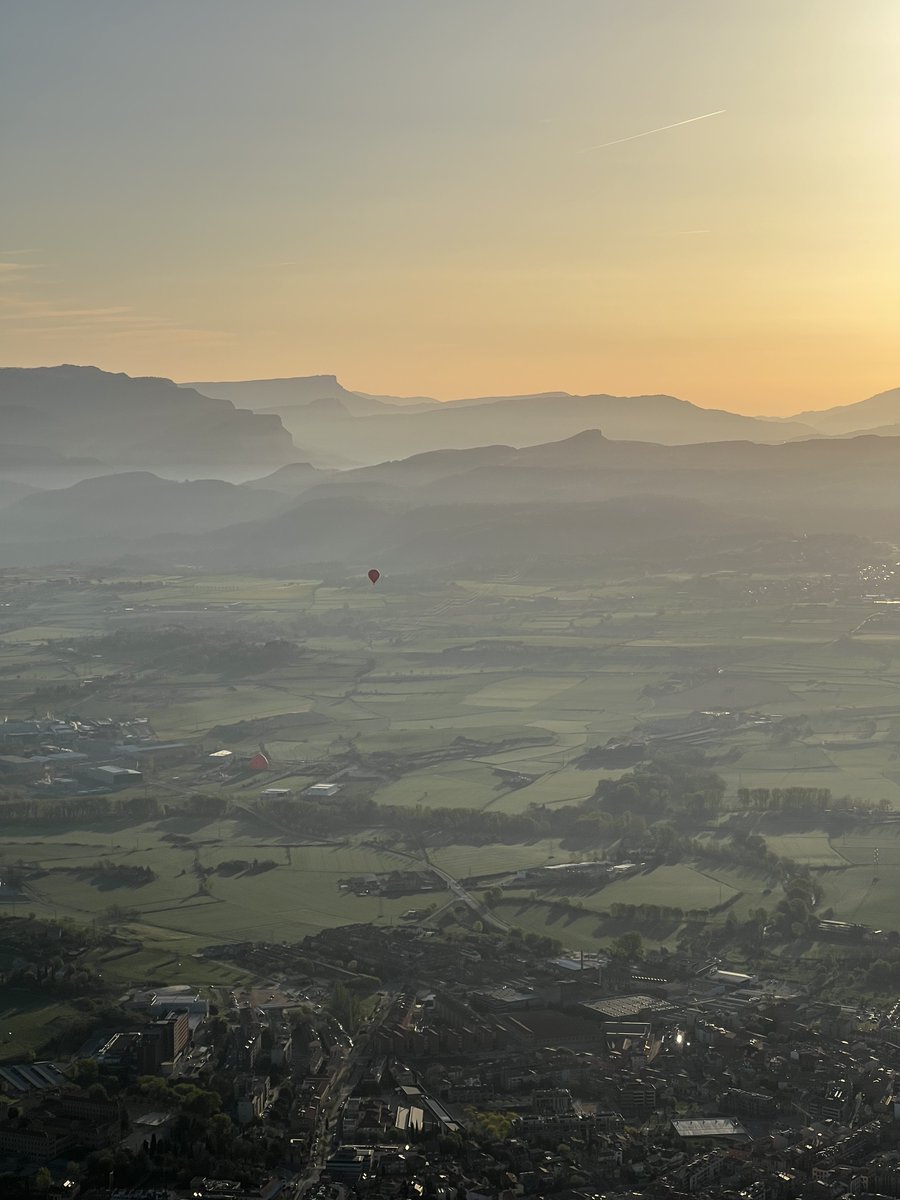 caminsdevent's tweet photo. Una imatge val més que mil paraules.😍
Visita la nostra pàgina web i descobreix les opcions que tens per volar.

https://t.co/jim4eEKpLP https://t.co/ktmoZ56P7f
