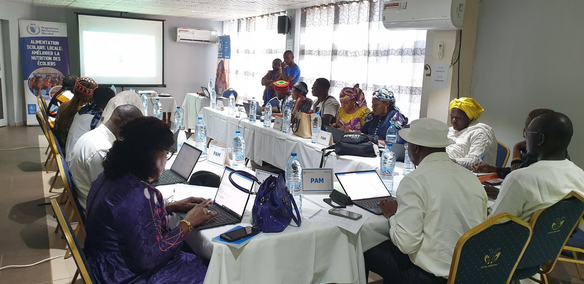 WFP_Cameroon's tweet photo. #Cameroun🇨🇲

#HappeningNow

Ouverture de l'atelier de formation #Nutrition à l’Est, réunissant les points focaux #Nutrition du #PAM au 🇨🇲.

 4 jours pour :
- Renforcer les capacités
- Harmoniser les stratégies
- Élaborer le plan d’action #Nutrition  2025. 

#FaimZéro https://t.co/pqke7MUM3r