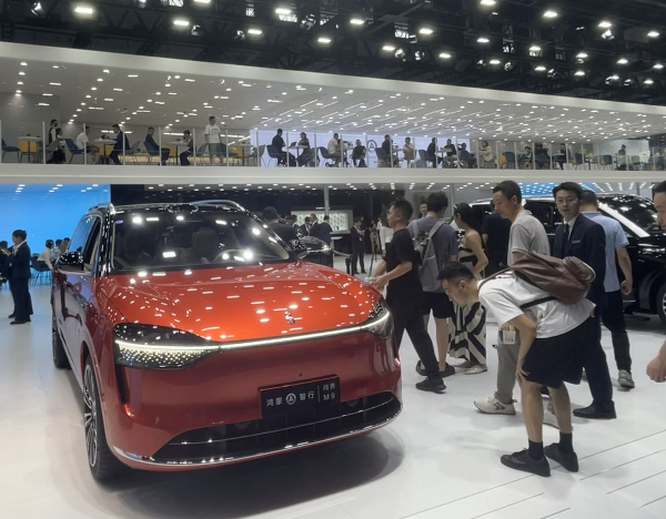 AutoChinaNews's tweet photo. Sales of range-extended electric vehicles (#REEVs) are outpacing those of pure EVs.
In July, sales of pure #EVs and plug-in hybrids reached 505,000 and 318,000 units, up 0.9% and 73% YoY, respectively. In contrast, sales of REEVs soared 115% to 122,000 units over this period. https://t.co/FzS5rR3uCP