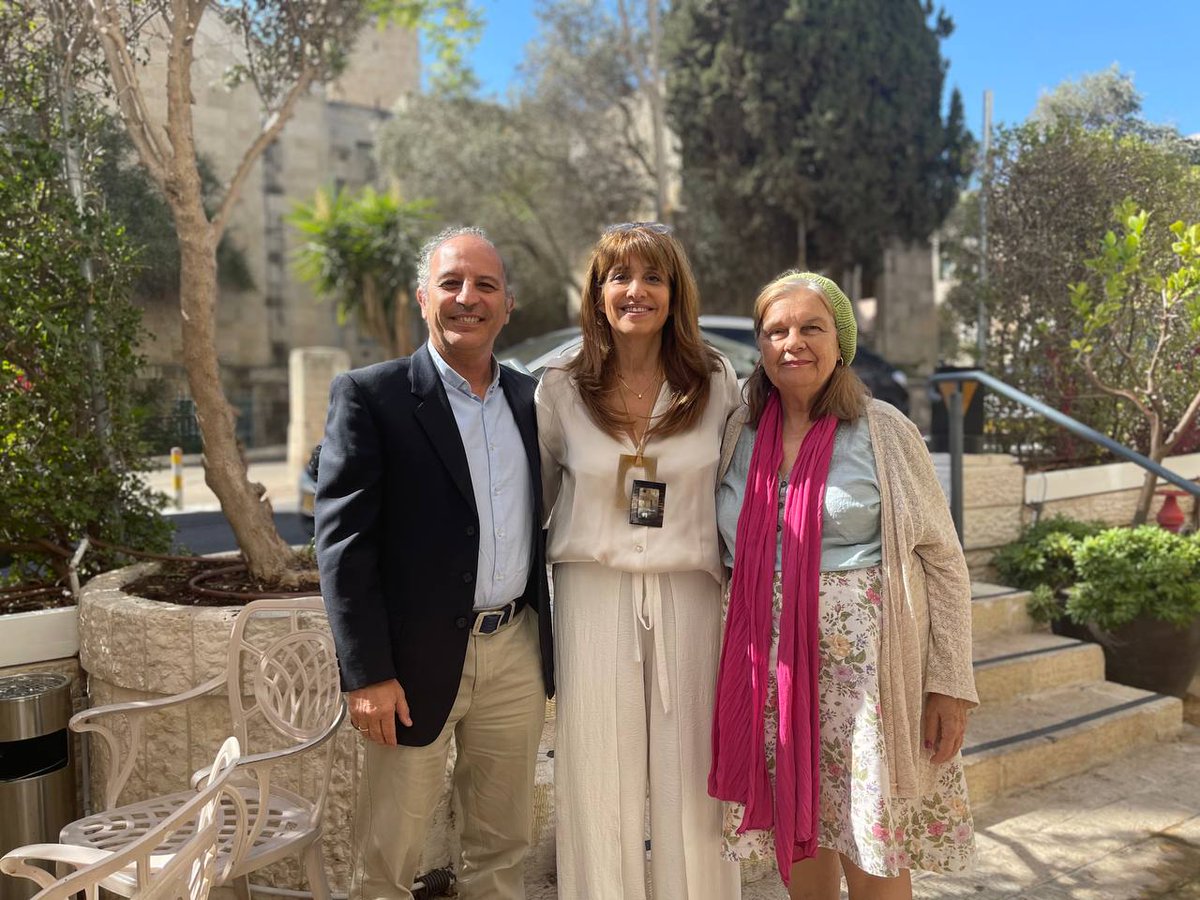 Caroline Yadan (@carolineyadan) on Twitter photo À Jérusalem, ce matin, pour échanger avec des habitants de ma circonscription sur des sujets aussi variés que la reconnaissance des diplômes ou le suivi psychologique des nouveaux olim.
Merci à <a href="/KavLnoar/">Kav L'noar</a> et aux <a href="/EEIF_officiel/">Eclaireuses et Eclaireurs Israélites de France</a> en Israël qui jouent un rôle essentiel dans À Jérusalem, ce matin, pour échanger avec des habitants de ma circonscription sur des sujets aussi variés que la reconnaissance des diplômes ou le suivi psychologique des nouveaux olim.
Merci à <a href="/KavLnoar/">Kav L'noar</a> et aux <a href="/EEIF_officiel/">Eclaireuses et Eclaireurs Israélites de France</a> en Israël qui jouent un rôle essentiel dans