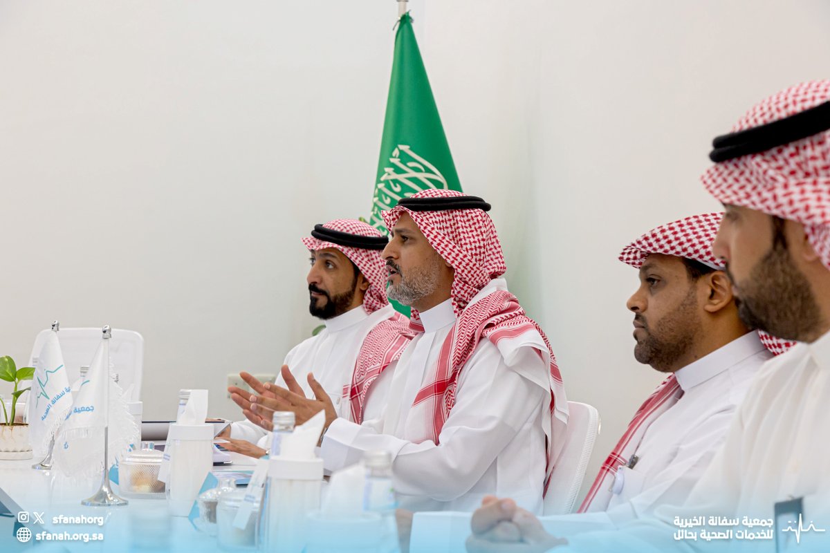 📸|#خبر

تشرفنا بزيارة سعادة الأستاذ سلطان بن ناصر المسيعيد مدير عام فرع وزارة الصحة بمنطقة حائل 
حيث كرّم سعادته الجمعية على الترشح كواحدة من أفضل الجهات المميزة في مجال تكريم وتحفيز المتطوعين الصحيين
كما تم أثناء اللقاء استعراض إنجازاتنا والبرامج والشهادات والاعتمادات التي