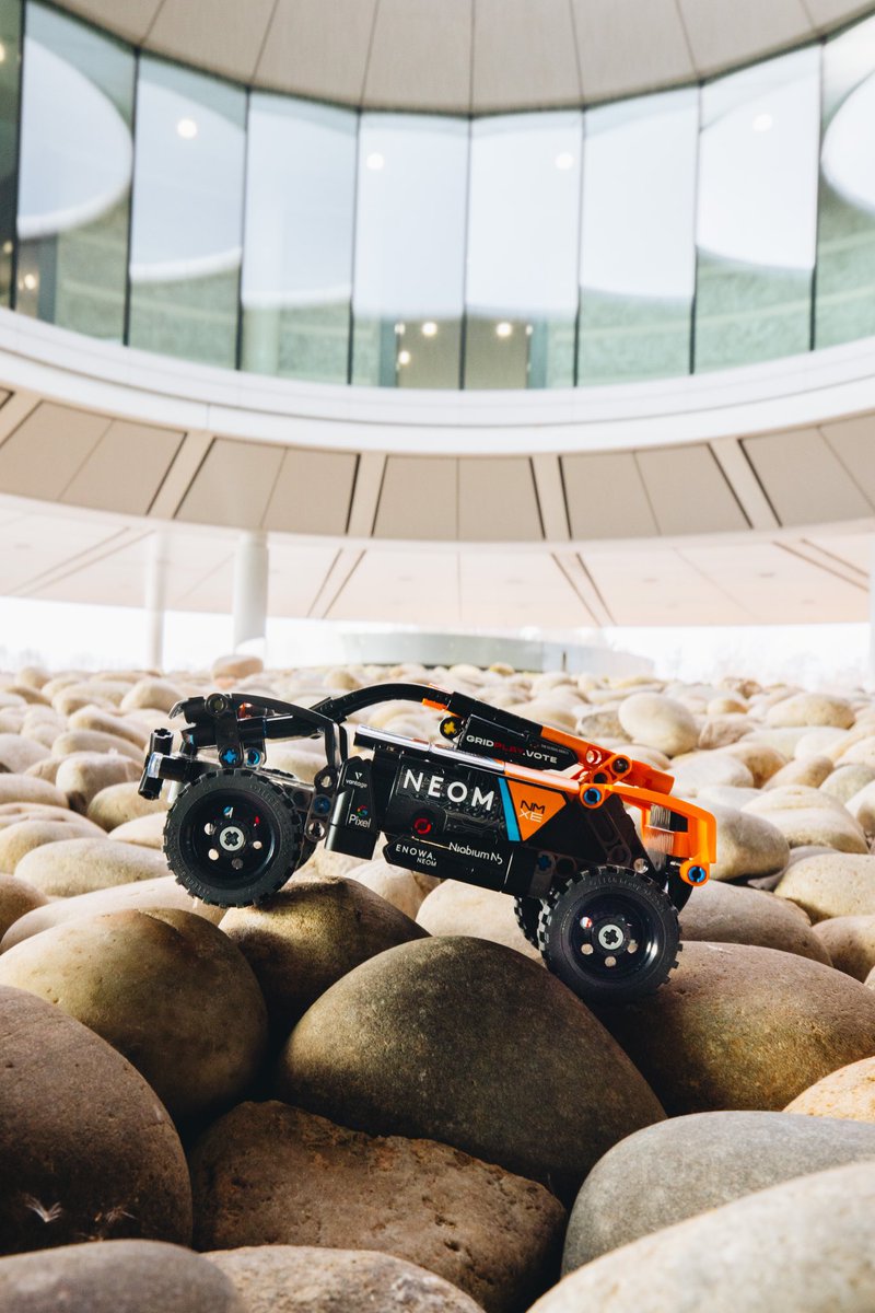 Drop us a pic of your LEGO XE builds! 🤩👇