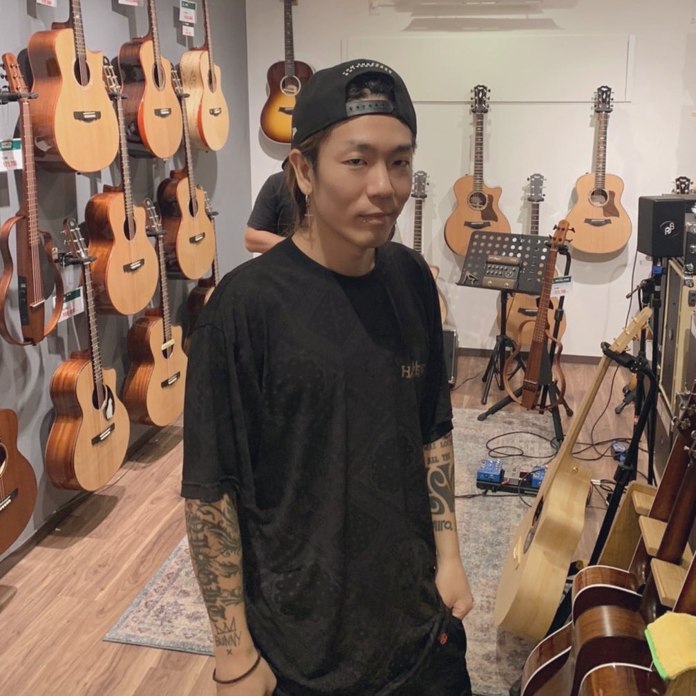 TsuyoshiIkedo's tweet photo. JES, J'z Shopさんにお邪魔しました~！
いっぱい弾かせてもらいました🤘🫥🤘

#NatashaGuitars https://t.co/txWuqCycuw