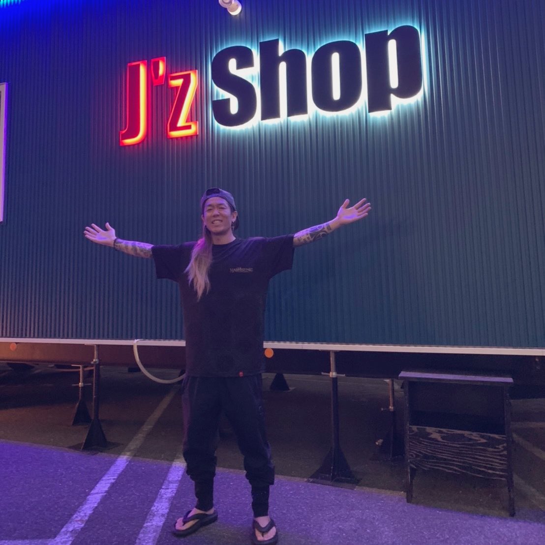 JES, J'z Shopさんにお邪魔しました~！
いっぱい弾かせてもらいました🤘🫥🤘

#NatashaGuitars