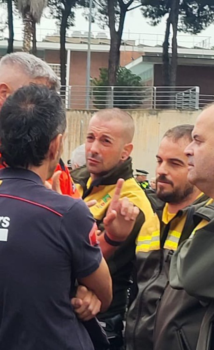 ADF-2025 (@2025adf) on Twitter photo <a href="/adfcat/">ADF</a> Un tó clarament amenaçant que utilitza la cupula de <a href="/bomberscat/">Bombers</a> en especial l’inspector Miki. Amb antecedents en aquest tema. Es normal aquest tracte? <a href="/nuriaparlon/">Parlon #apeudecarrer #interioriseguretatpública</a> <a href="/salvadorilla/">Salvador Illa Roca</a> <a href="/adfnoestoquen/">lesadfnoestoquen</a> <a href="/ADFEnfadat/">ADF_enfadat</a> <a href="/adfcat/">ADF</a> Un tó clarament amenaçant que utilitza la cupula de <a href="/bomberscat/">Bombers</a> en especial l’inspector Miki. Amb antecedents en aquest tema. Es normal aquest tracte? <a href="/nuriaparlon/">Parlon #apeudecarrer #interioriseguretatpública</a> <a href="/salvadorilla/">Salvador Illa Roca</a> <a href="/adfnoestoquen/">lesadfnoestoquen</a> <a href="/ADFEnfadat/">ADF_enfadat</a>