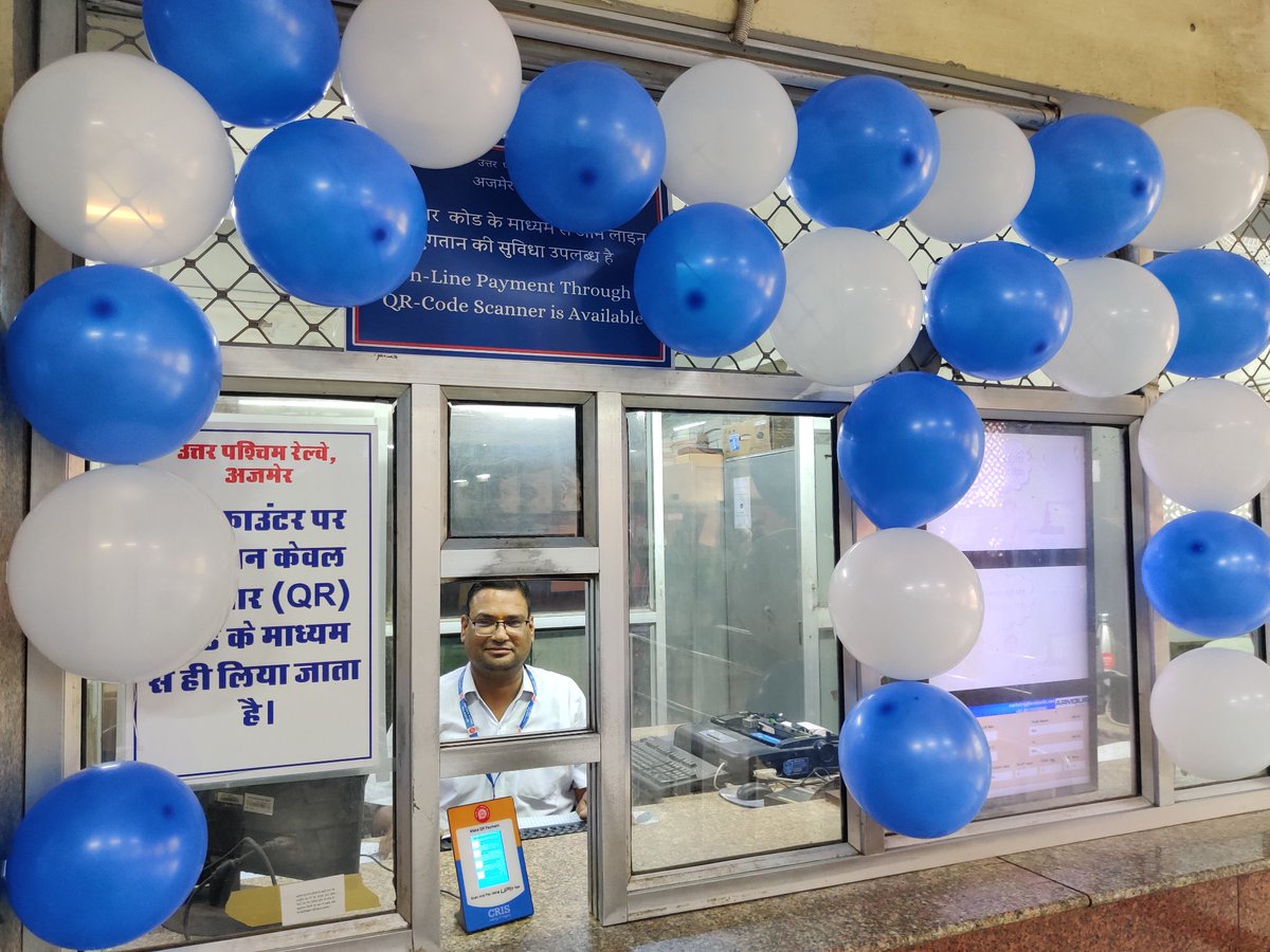 rksonipbc's tweet image. बुकिंग कार्यालय अजमेर के UTS कांउटर पर सिर्फ QR स्कैनर से टिकिट के भुगतान की खिड़की को यात्रियों को प्रोत्साहित व आकर्षित करने हेतु बैलून से सजाया गया।
@RailMinIndia @DrmAjmer @SrDCMAJMER @GMNWRailway 
#QrScanner #Digital