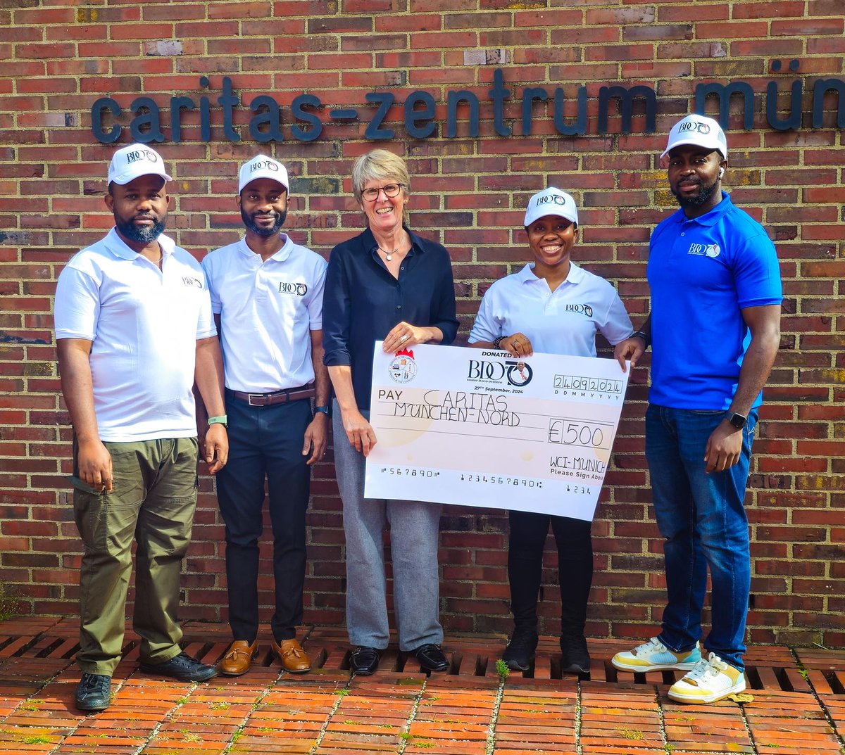 WCICommunity's tweet photo. Winners Chapel Munich donation of funds to Caritas Munchen-Nord for the care of the less privileged in the community.
@wcimunich
#legacy70
#bdo70
#bd070mte
#winnerschapelinternational
#winnersinthecommunity https://t.co/JrY77LQo6n