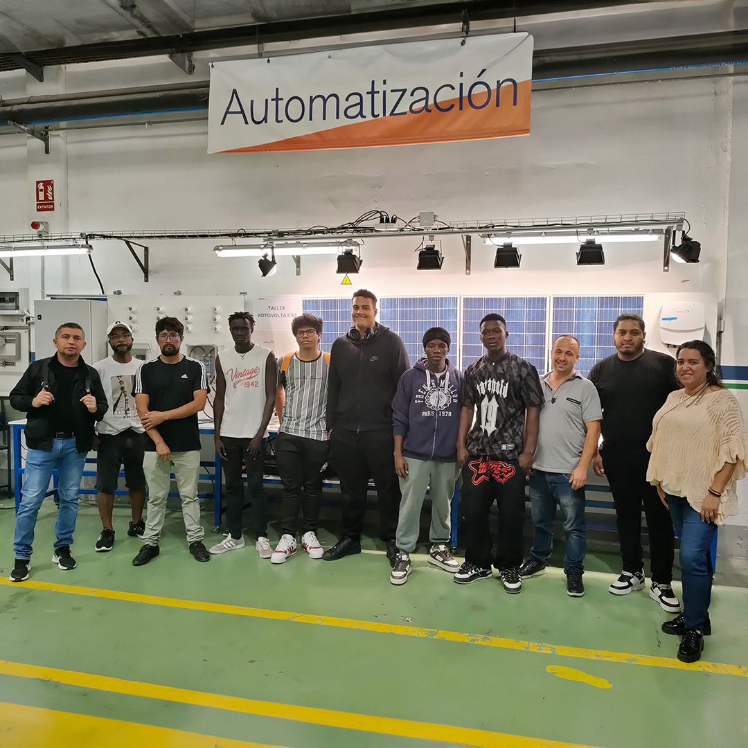 LacorFormacion's tweet photo. ¡Las formaciones están a pleno pulmón! 🔥

Nuestros cursos del Módulo de Prevención Energía Solar Fotovoltaica, Soldadura y Soldadura con Arco Eléctrico siguen aprendiendo día a día de los mejores profesionales de sus respectivas industrias.

¡Esto solo acaba de empezar! 🚀 https://t.co/JJVuauiTTF