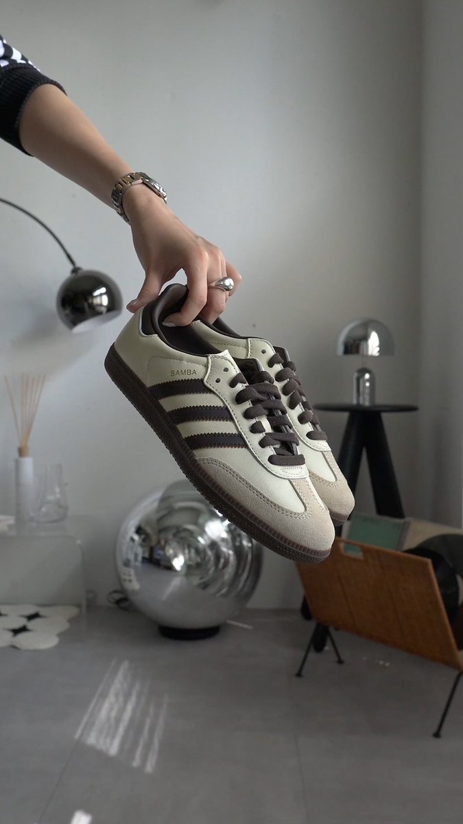 k__kgy's tweet photo. adidas SAMBA OG 
JR2600👟🍂 https://t.co/B5rkVK4U3w