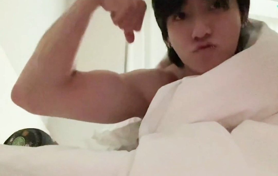 𝔹𝕦𝕟𝕟𝕪𝔹𝕖𝕒𝕣⁷ ꪜᙏ̤̫ ʕ•ᴥ•ʔ ♡ ˊˎ- tweet media