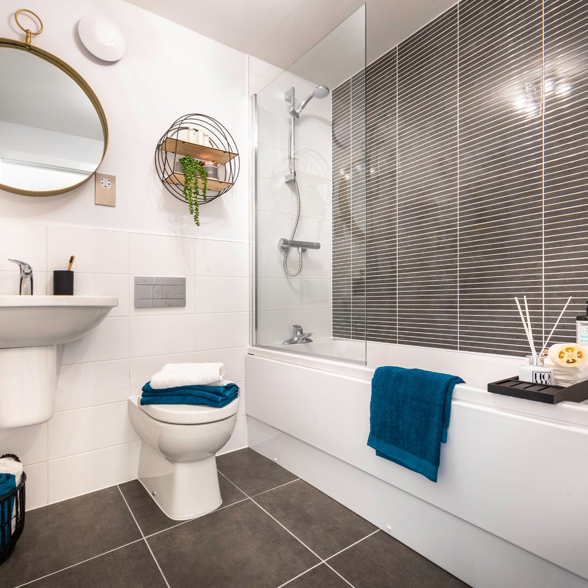 CompendLiving's tweet image. This sleek, spa inspired bathroom is your perfect escape for unwinding after a long day.

#compendiumliving #unwindinstyle