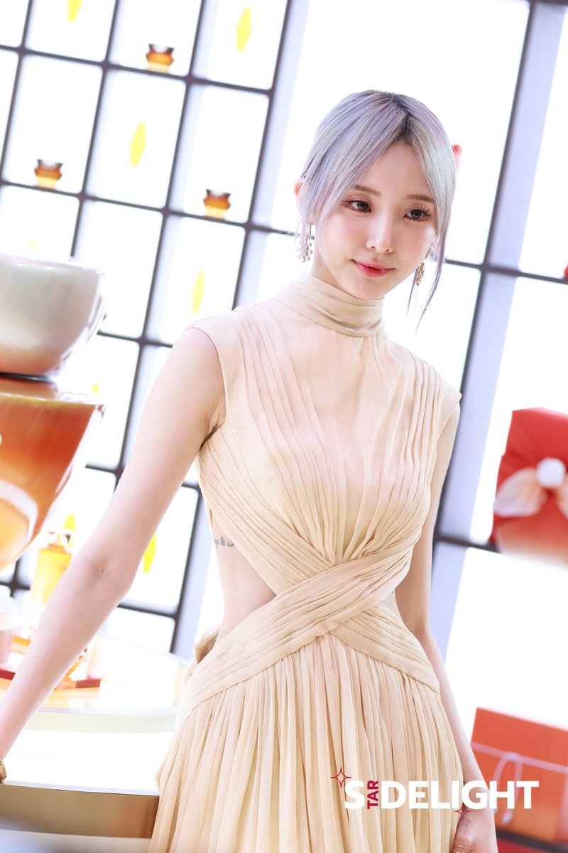 StarDelight_ent's tweet photo. “เนเน่ พรนับพัน - Friend of Sulwhsoo” ร่วมงานเปิดตัวผลิตภัณฑ์ SULWHASOO​ Concentrated Ginseng Rejuvenating  

#SulwhasooThailand 
#RejuvenateYourSkinNow #Sulwhasoo
#Sulwhasoo60yearsofGinseng
#nenevader #เนเน่พรนับพัน #Nene郑乃馨 #NeNe #เนเน่ #NenexSulwhasoo https://t.co/SIBjmses3v