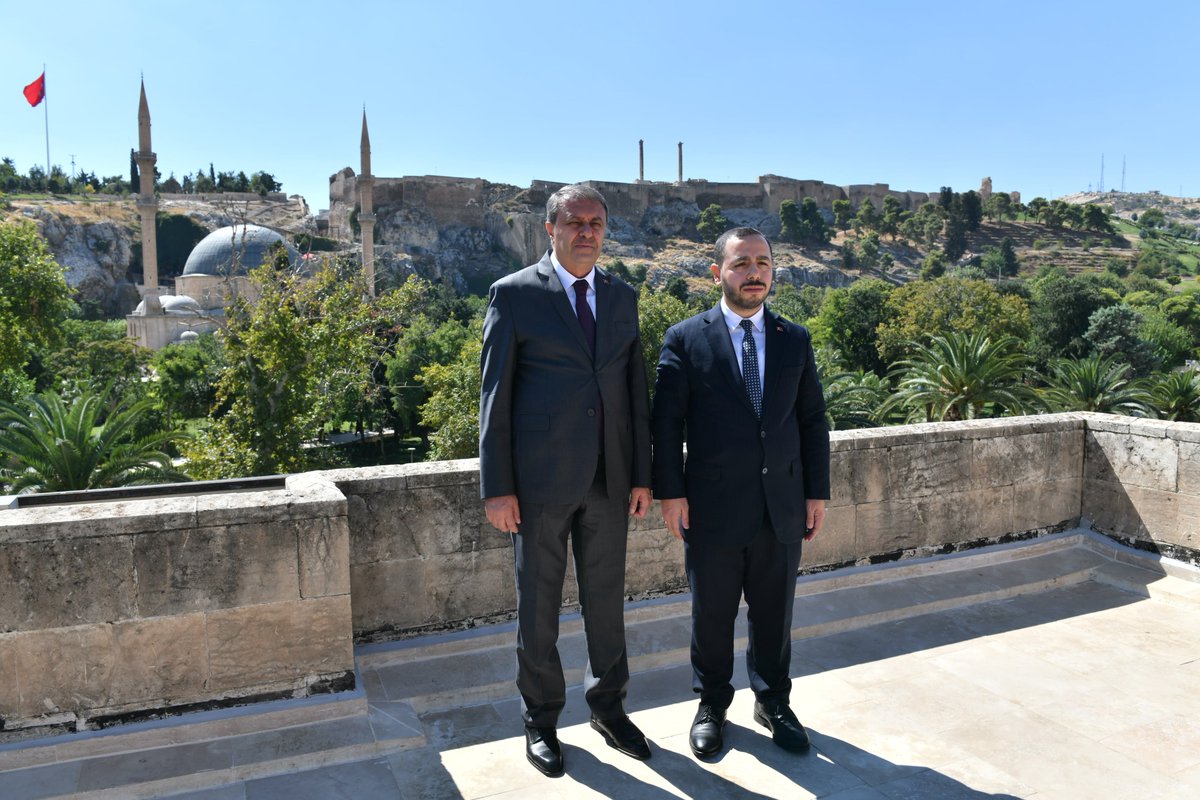 hasansildak's tweet photo. Şanlıurfa’nın önemli basın kuruluşlarından Kanal Urfa'yı ziyaret ettik.

Kanal Urfa Yönetim Kurulu Başkanlığı görevini yürütmüş rahmetli İş İnsanı İbrahim Toru'nun vefatının yıldönümünde baş sağlığı dileklerimizi ilettiğimiz Toru Ailesine ve Kanal Urfa ekibine çalışmalarında başarılar diliyorum.