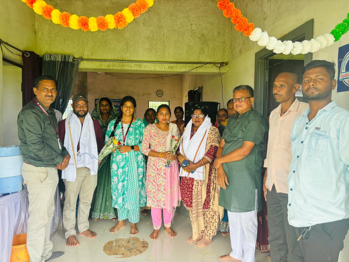 RojalinKonark's tweet photo. Team Radio Namaskar visited #RadioSahyogi in Chhattisgarh, Interacted with community people & school children on #domesticviolence #childmarriage #CommunityRadio4Change #communityradio @CMO_Odisha @ShahAnsariLive @RadioSkajal @radionamaskar @ghasirampanda https://t.co/XZJIRsYbMK