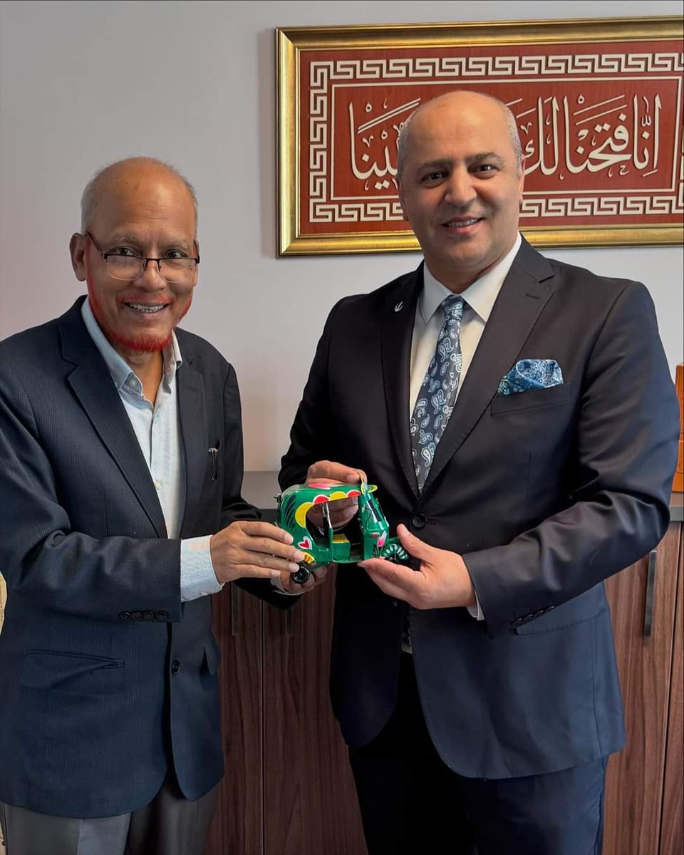 Bangladeş Cemaat-i İslami Partisi Genel Başkan Yardımcısı Sn.Dr.A.Z.M.Obaidullah’ı Genel Merkezimizde kabul ettik.
Kendilerine nazik ziyaretlerinden dolayı teşekkür ederiz.