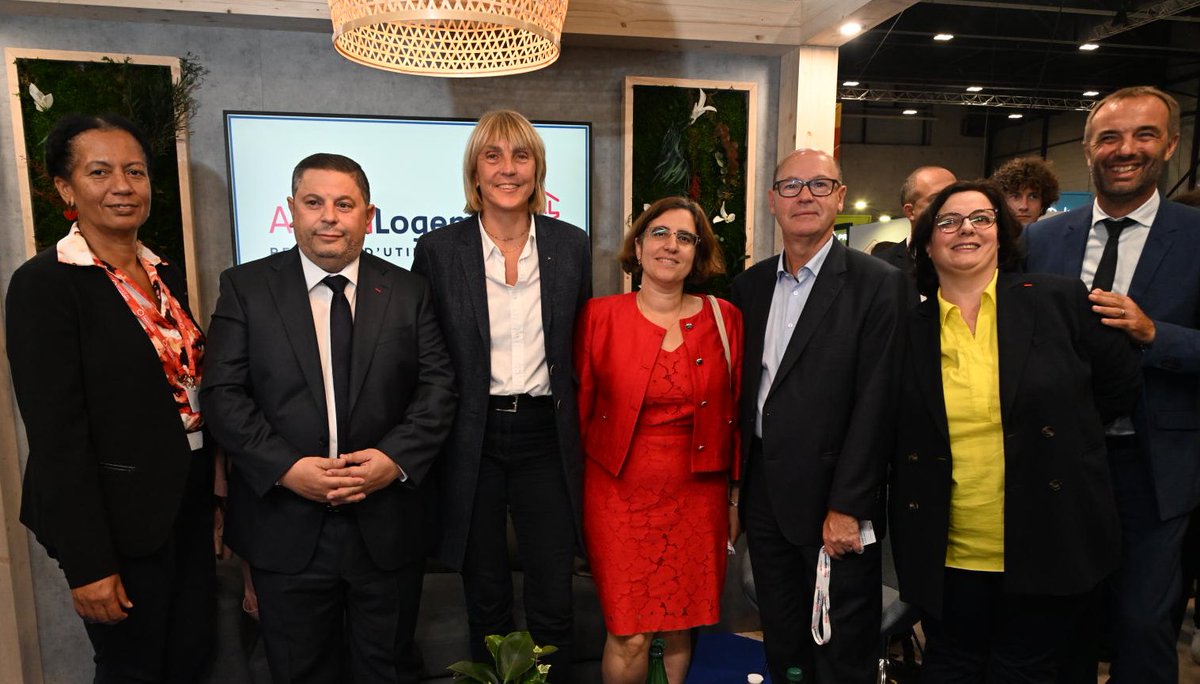 [🔴 En direct 25.09.24 ] 84e #CongrèsHlm <a href="/UnionHlm/">UnionHlm</a> Echanges entre <a href="/valerieletard/">Valérie Létard</a>, Ministre du Logement et de la Rénovation urbaine et Bruno Arcadipane, Pt, Philippe Lengrand, V-pt et Nadia Bouyer, Dg d'Action Logement sur le stand du Groupe paritaire.