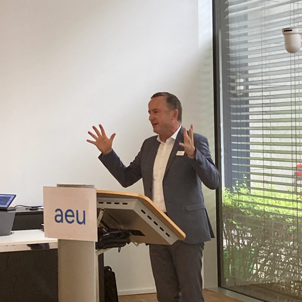 „Bitte erwarten Sie das Unerwartete!“ #Kirche als Unternehmerin in bewegten Zeiten. Das Thema von Bischof Christian Kopp (Bayern) beim Jahresempfang des Arbeitskreises Evangelischer Unternehmer am 25.8.24 im Haus der Wirtschaft in Frankfurt.
aeu.digital