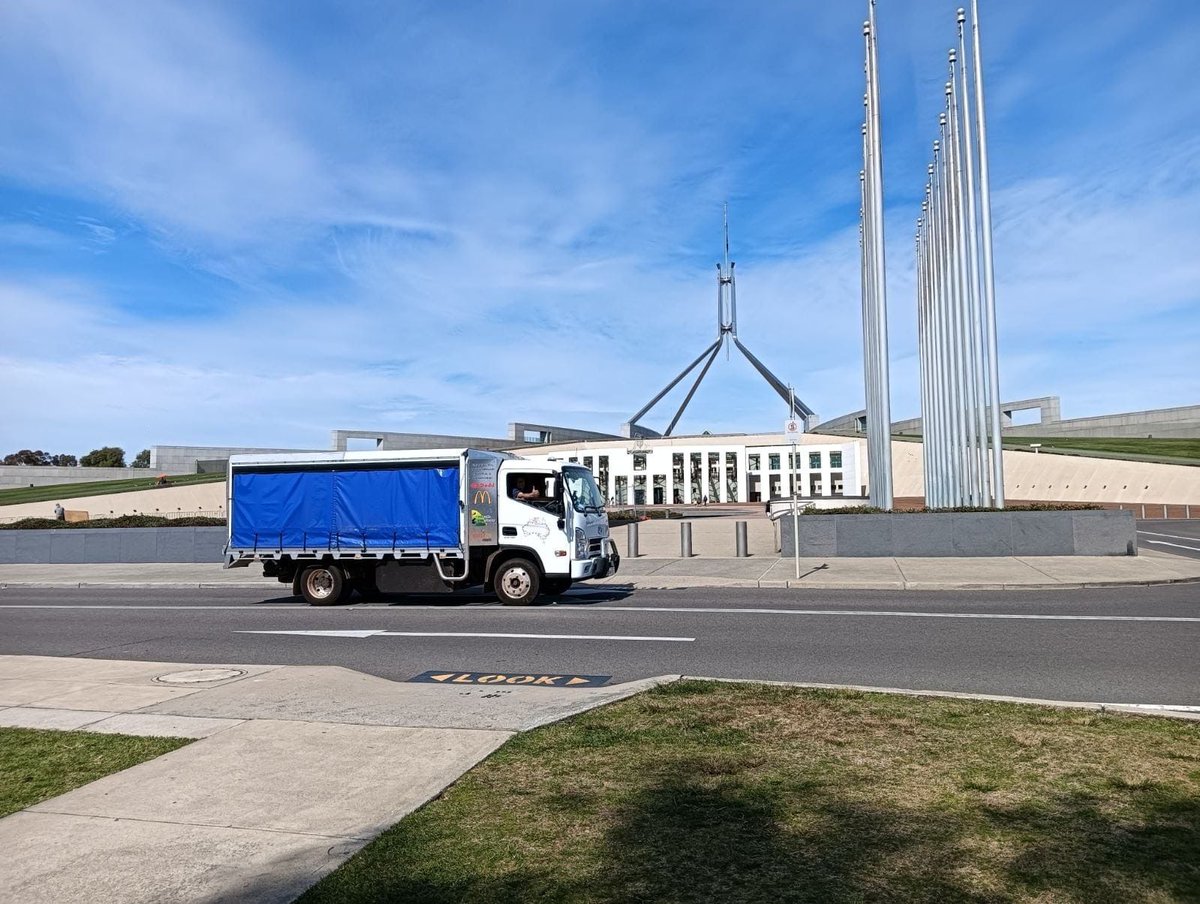 TocevaRacing's tweet photo. Day 18 ✅

Deakin ACT to Holbrook NSW 287km
Consumption aro 52 kWh/100

Passed by parliment house, then met with the AVEA guys 

50kw top up Gundagai and 150kw Evie Networks at Ampol Tarcutta

Follow the journey here! 🔗 https://t.co/CyQf0ampO7 https://t.co/D1MlL1Wcw3