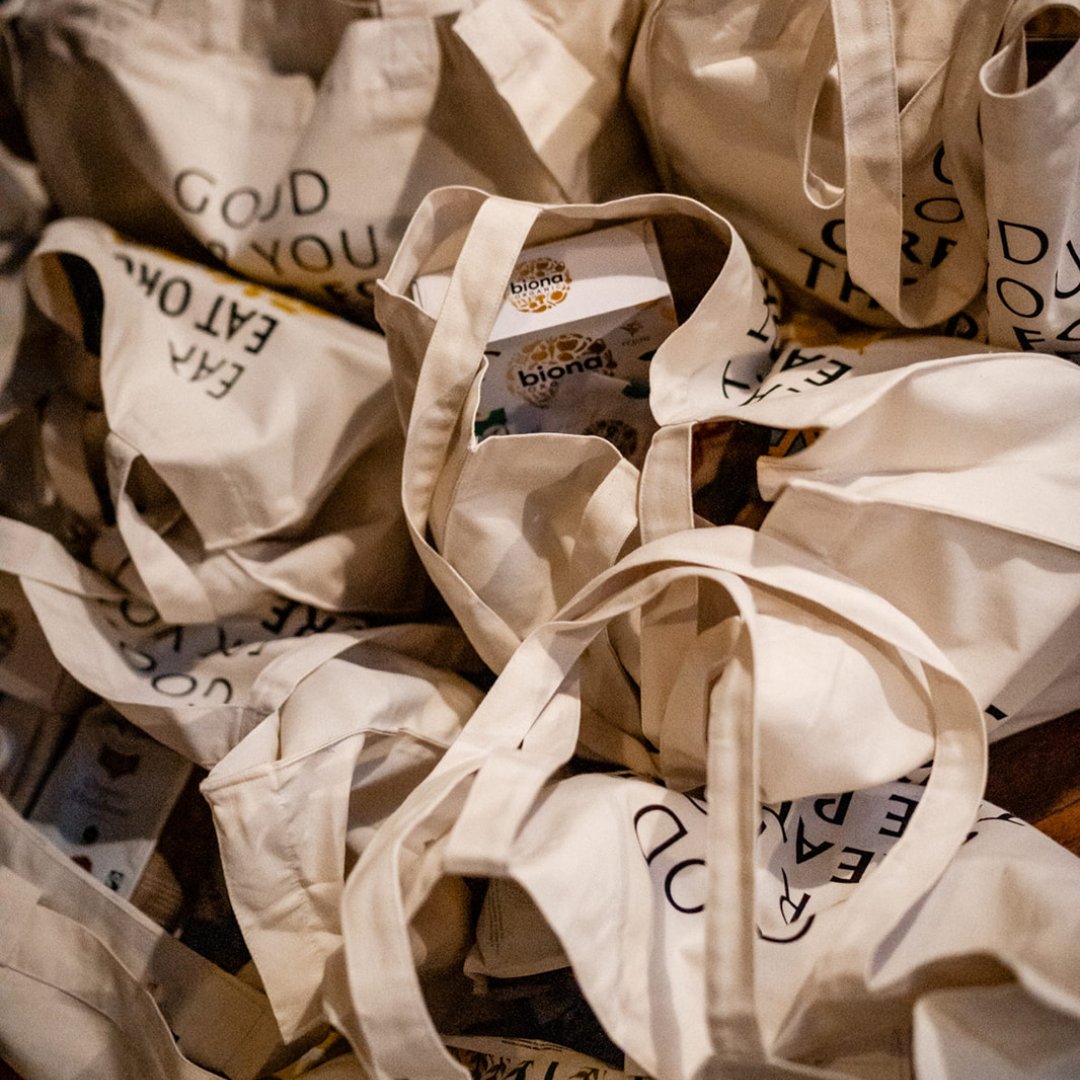 getagripstudio's tweet photo. A few weeks ago we had the pleasure of printing these GRS recycled totes for @goodcompany.group and @bionaorganic for their #GoodNights at the @thedukeorganic.

3 photos curtesy of @joeshortphoto and one of our extremely satisfying #pantone matches in the studio. https://t.co/eKijaubTpR