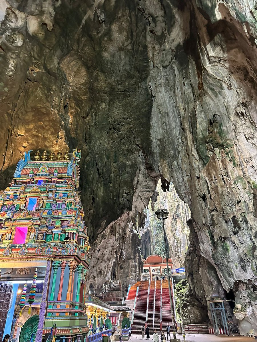 Yo_GKC's tweet photo. As soon as I reached Batu cave and saw the colored stairs and the view memories of me coming here as a kid came flashing back.

#photography #Malaysia #sculpture https://t.co/wWhy1PpNYn