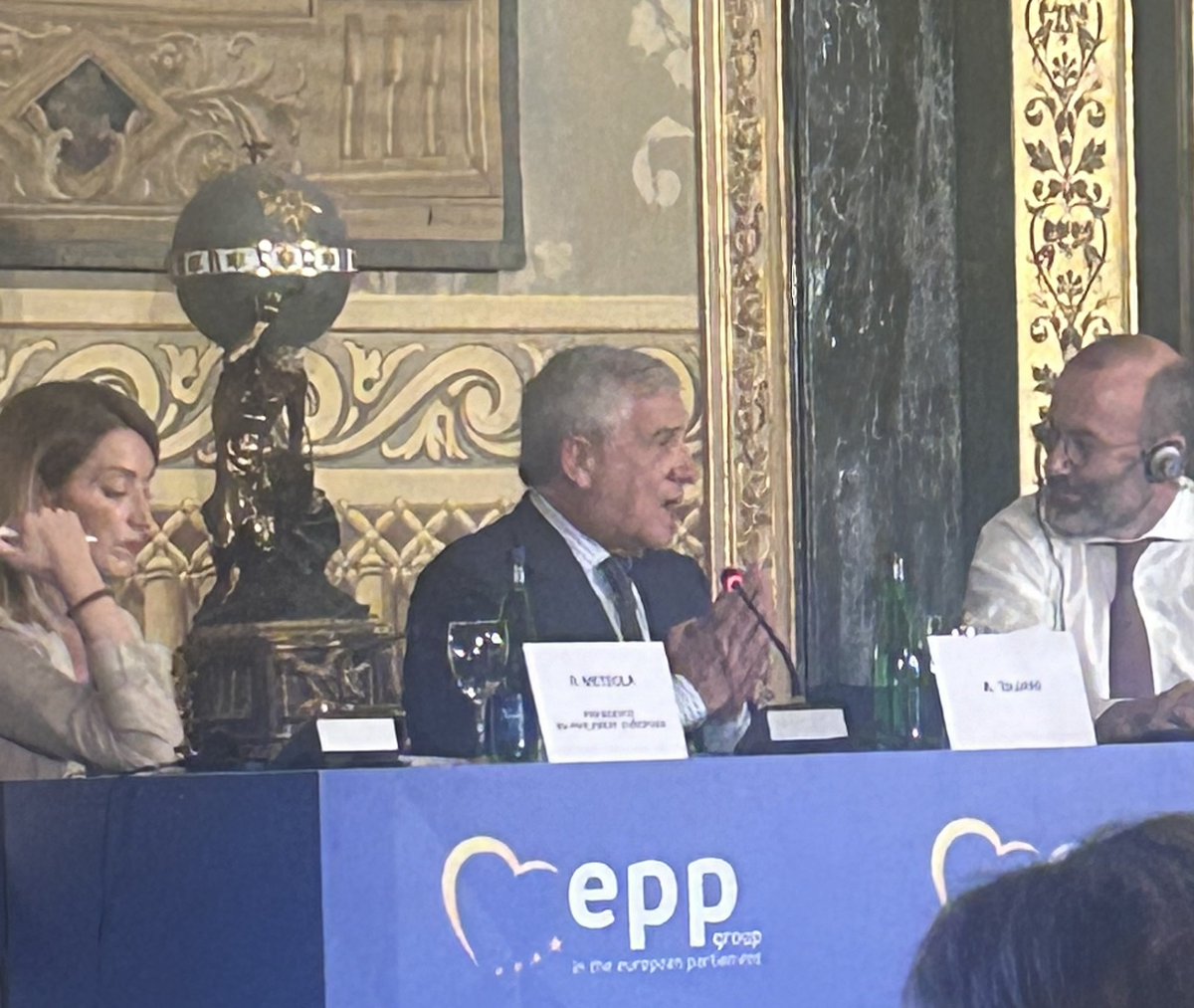 ErminiaMazzoni's tweet photo. #EPPStudyDays a #Napoli
@Antonio_Tajani confessa lo spirito democristiano di #FI e la candida a recuperare la traccia della #DC per rafforzare sulla strada dei valori la presenza del #centro in Italia https://t.co/TJH4ziT4je