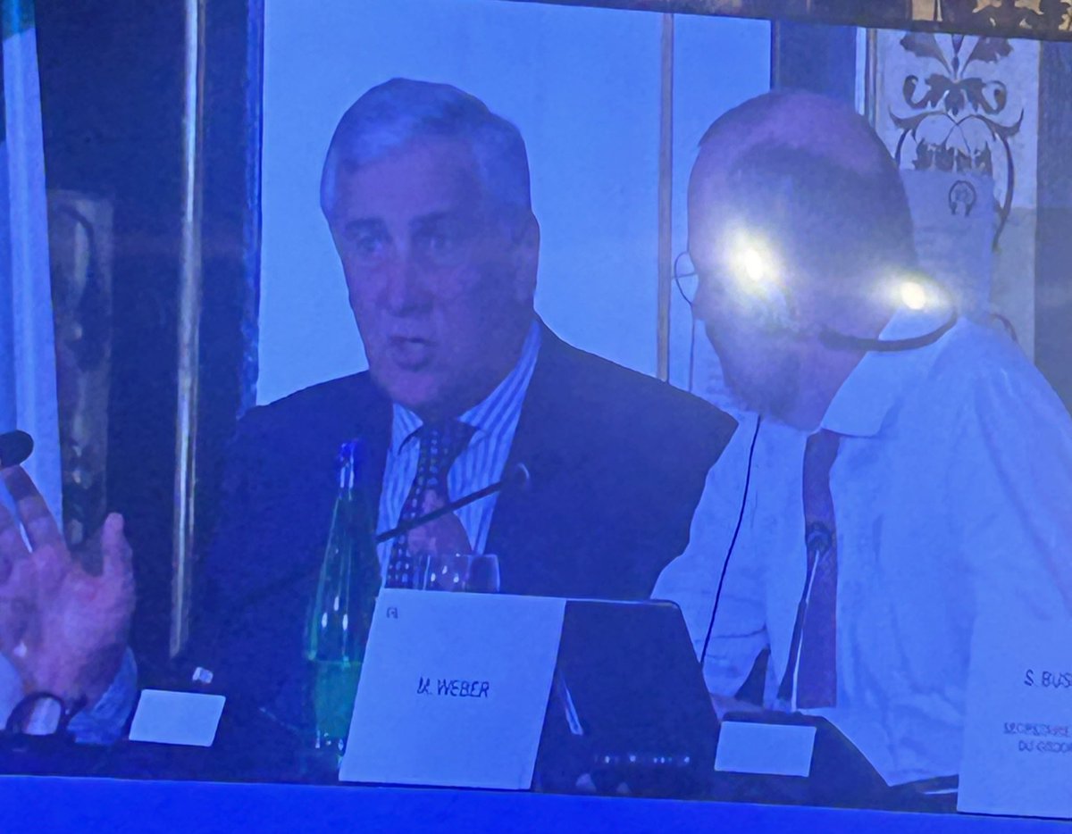 ErminiaMazzoni's tweet photo. #EPPStudyDays a #Napoli
@Antonio_Tajani confessa lo spirito democristiano di #FI e la candida a recuperare la traccia della #DC per rafforzare sulla strada dei valori la presenza del #centro in Italia https://t.co/TJH4ziT4je