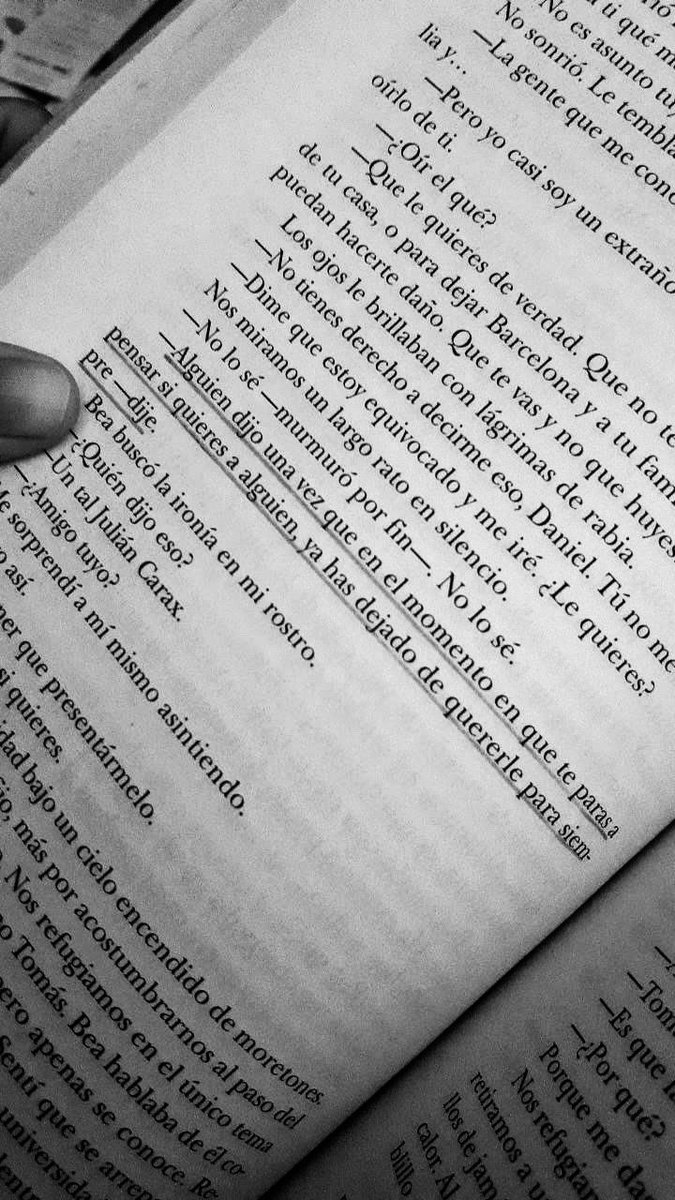 Cementedelibros's tweet photo. Hace 60 años nacía uno de los mejores escritores que he leído, “Carlos Ruiz Zafón” y nos regalaba esta joya:
“Alguien dijo una vez que en el momento en que te paras a pensar si quieres a alguien, ya has dejado de quererle para siempre.”
#cementeriodelibros https://t.co/Ks8EdNBByo