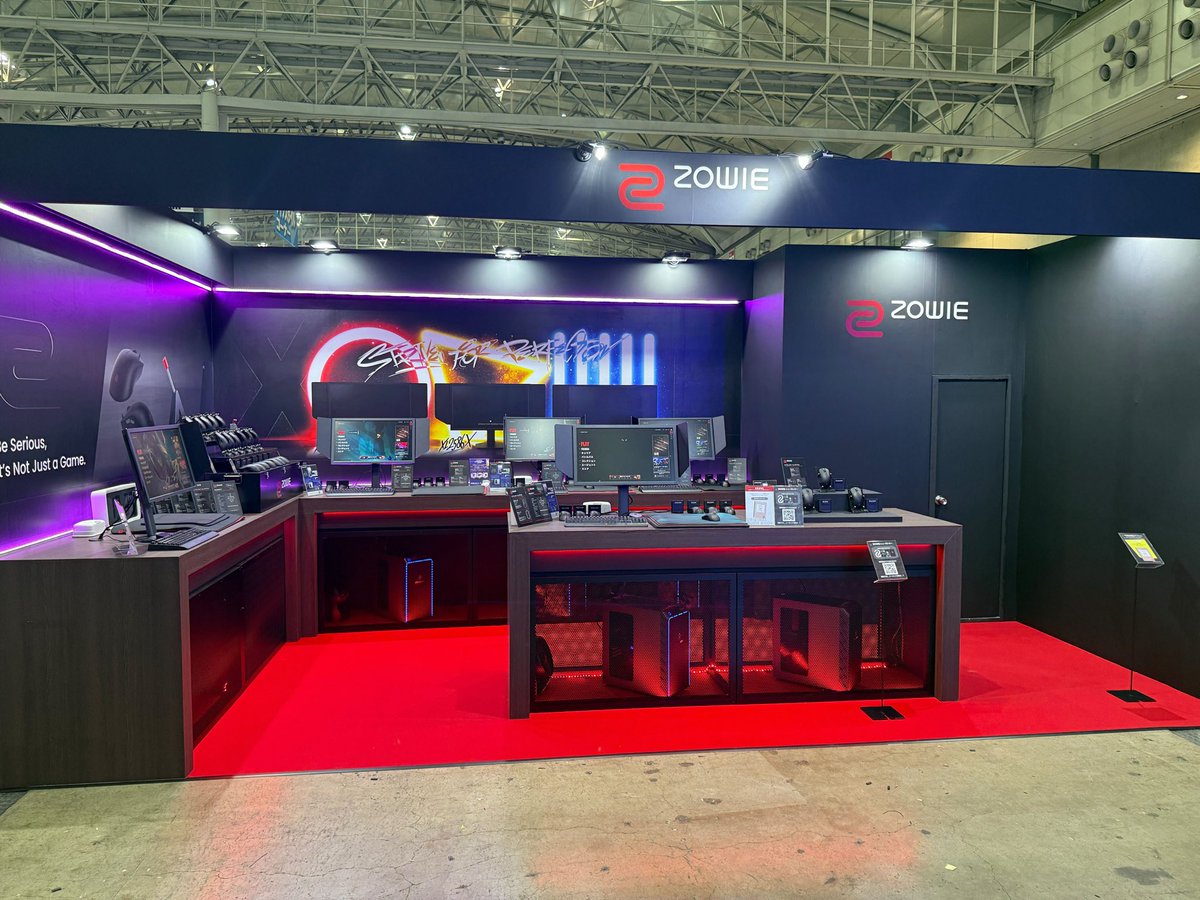 ZOWIE_JAPAN's tweet photo. 【イベント】
#TGS2024 のZOWIEブース用意が完了いたしました！！

#ガレリア 様から協賛としてPCのお貸出しもしていただいております！👀
PCの性能の良さを是非ご体感くださいませ！👍

明日からブースにて皆さまのお越しをお待ちしております！✨

#ZOWIEinTGS2024 #ZOWIE #BenQ https://t.co/7ss3g2xBVD