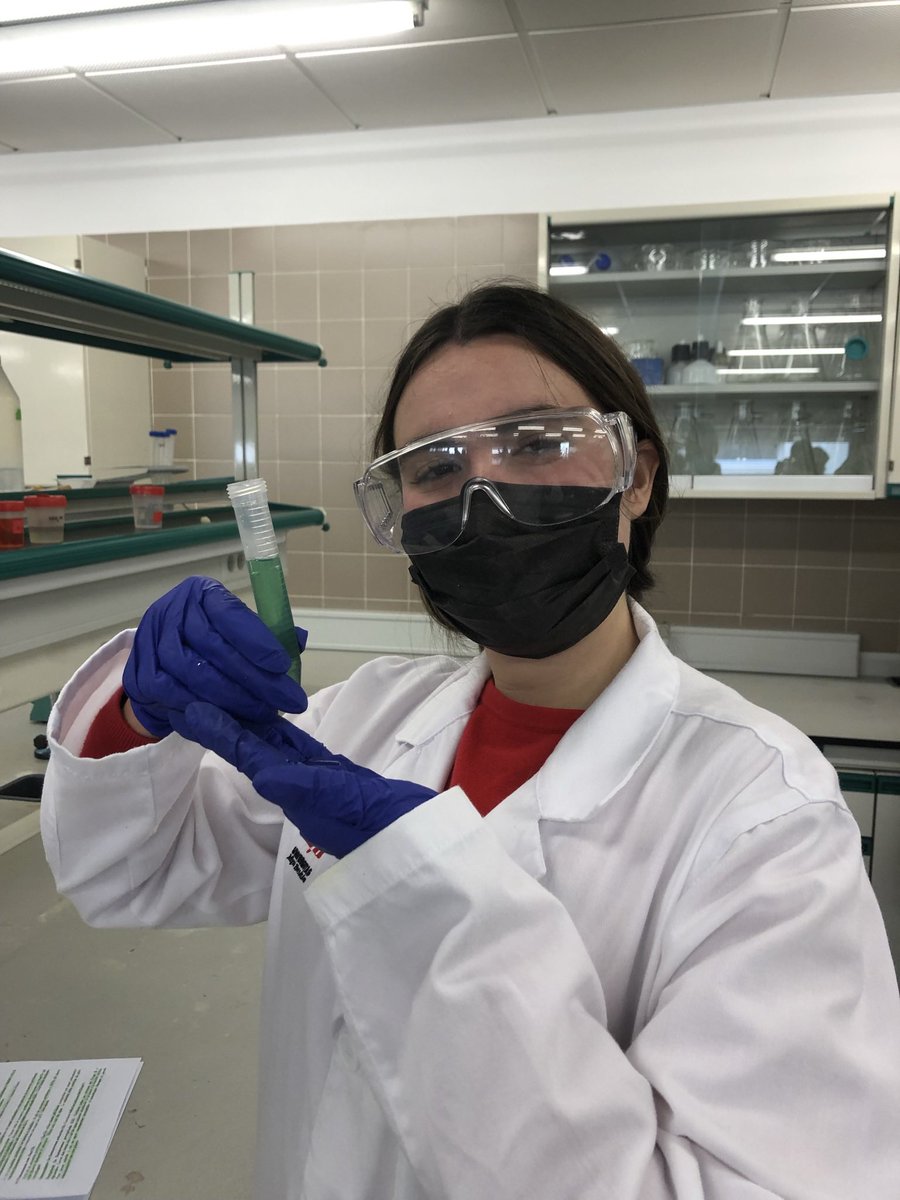 vicentee_rom's tweet photo. Cada día más cerca de dedicarme a algo que tanto tiempo y ganas he dedicado y seguiré dedicando. 
Feliz día del Farmacéutico! 💚🧑🏻‍⚕️💊
 #DMF2024 #WPD2024 #ATENCIONFARMACEUTICAUMH 
@ElsaLopezUMH https://t.co/7wOtxvBSPT