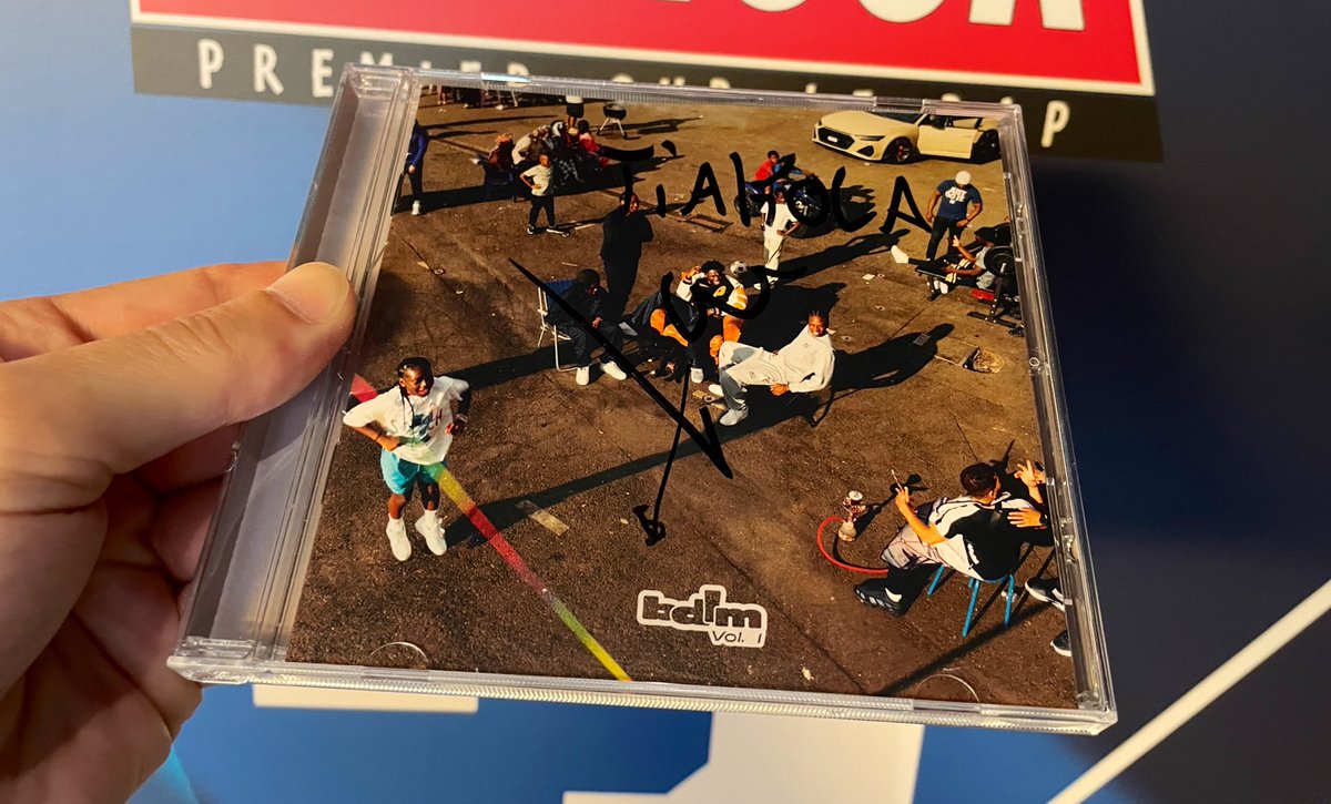 mehdiradio's tweet photo. 🔊SkyrockDédicace (12h-16h) 
T’offre le 📀 dédicacé de @Tiakola_Meloo 

RT/FOLLOW et TWEET avec le #AmidiCestMehdi pour participer 

Tirage au sort 16h !

Bonne chance à tous ✌️

#CONCOURS ouvert à tous même à #Manonbresch 😜 https://t.co/He22dMPRW2