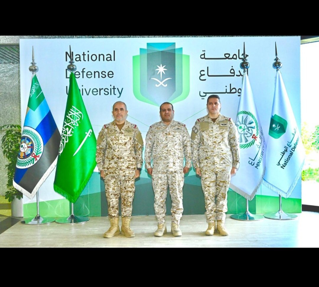 تهنئة لـ العقيد الركن  : 
عبدالعزيز بن محمد بن لويفي المتعاني الحارثي 
بمناسبة صدور الامر الملكي الكريم 
بترقيته الى رتبة ( عميد  )
سائلين الله له التوفيق والسداد ، الف مبروك