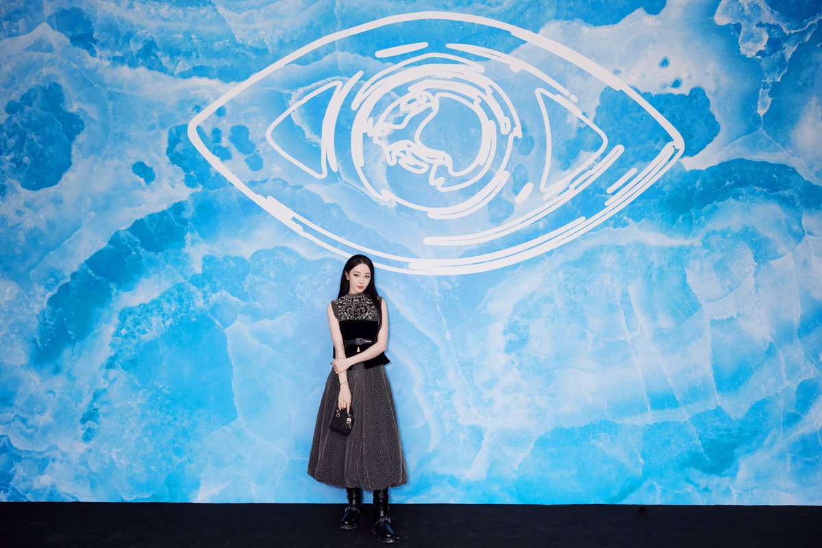 Her overall impression is very much in the style of Lady Dior

Dilraba Dior PFW2024
#Dilraba #DilrabaXDiorSS25 #DilrabaXDior