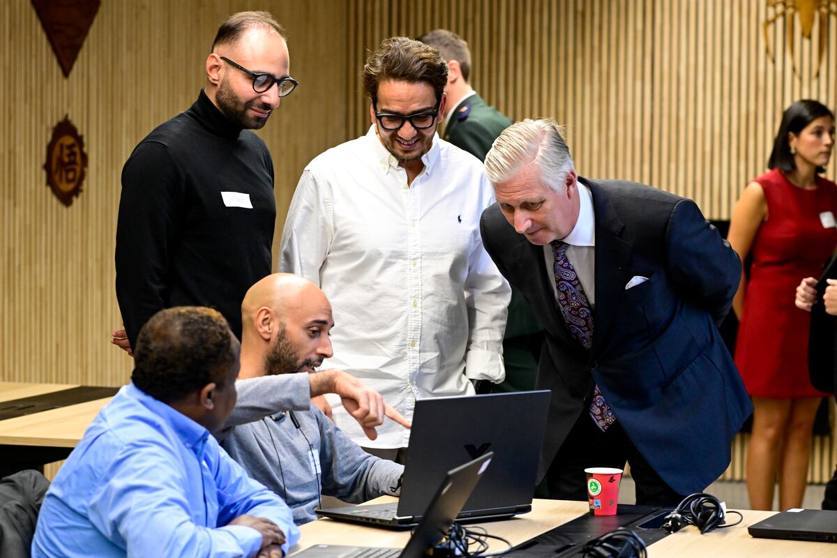 La nouvelle antenne MolenGeek dédiée à l'IA inaugurée à Laeken en présence du Roi dhnet.be/regions/bruxel…