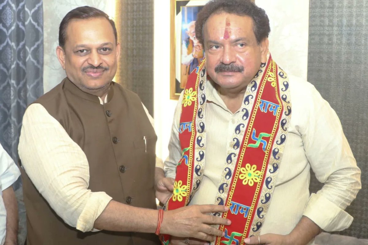 irameshawasthi's tweet image. मा० केंद्रीय मंत्री श्री एस.पी. सिंह बघेल जी का आज अपने आवास वृंदावन अपार्टमेंट स्वरूप नगर में हार्दिक स्वागत एवं अभिनंदन किया.

@spsinghbaghelmp #spsinghbaghel