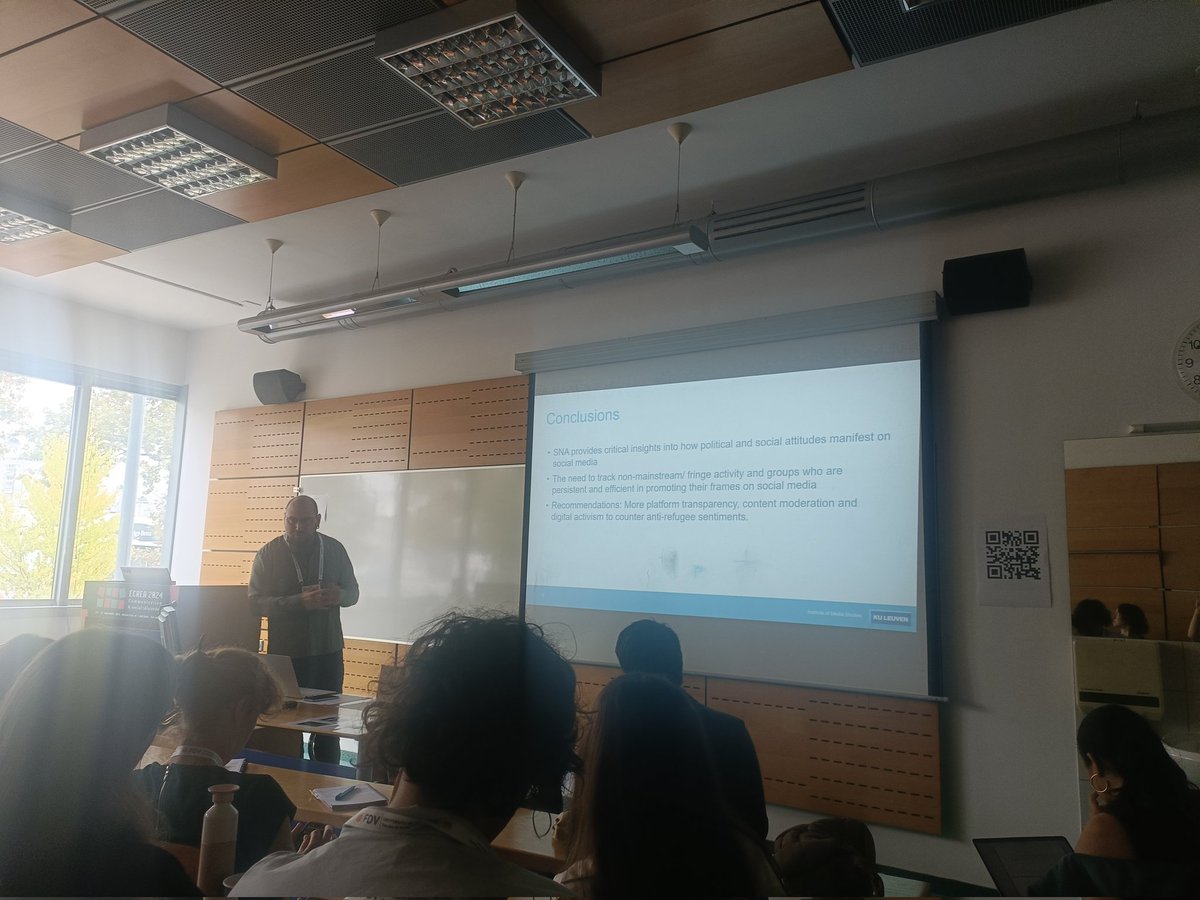 💡 <a href="/SercanKiyak2/">Sercan Kiyak</a>  presenting his work on social network analysis, which is still critical in monitoring anti-refugee discourse on X 📚 #ECREA2024