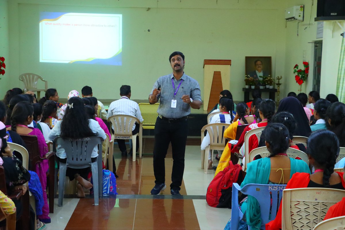 klmcewofficials's tweet image. KLMCEW Kadapa conducted a session on INTERVIEW SKILLS to IV Year B.Tech Students on 20.09.2024 by Dr. Naveen P Y.
#klmcewactivities #interviewskills #interviewskillstraining #kandulalakshumma #kandulagroups #KGI #klmcew #bestengineeringcollegeforwomen #KLMW