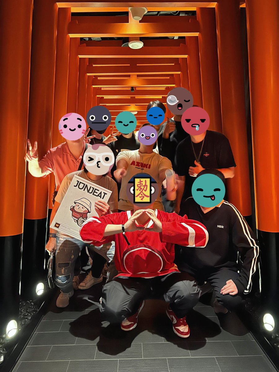 Faces in places! 

The <a href="/AzukiMalaysia/">Azuki Malaysia 🇲🇾</a> showing support in Koma for  <a href="/Azuki/">Azuki</a> x  <a href="/arbitrum/">Arbitrum</a> 🇲🇾

<a href="/azuki_singapore/">Azuki Singapore</a> sets the standard yearly and I'm sure one day, we'll be able to do it too 💪