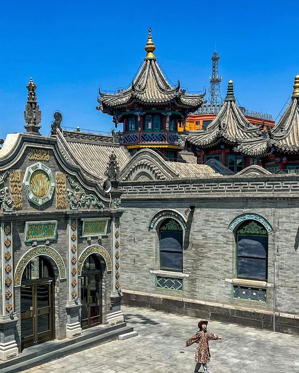 nomadaesthetic's tweet image. A mosque in Honhot, Inner Mongolia (East Mongolia) 🇲🇳