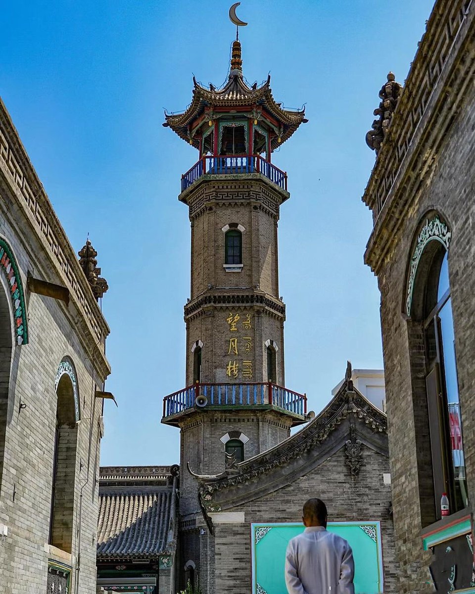 nomadaesthetic's tweet image. A mosque in Honhot, Inner Mongolia (East Mongolia) 🇲🇳