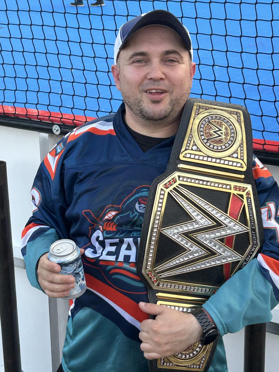 Classic Chris Snieg (@classicchris905) on Twitter photo 3 games in 3 nights 3 Ws 
#CrackedPeppers #Seamen
#ballhockey 3 games in 3 nights 3 Ws 
#CrackedPeppers #Seamen
#ballhockey