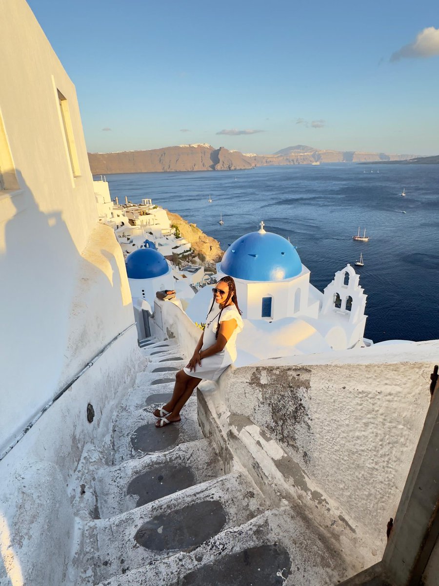 travelneza's tweet image. Chasing sunsets and dreams in Santorini ✨ Our clients are living their best island life🤗🤗where every corner is a postcard moment💃💃💃💃💃💃 #TravelNeza #SantoriniAdventures #DreamGetaways”