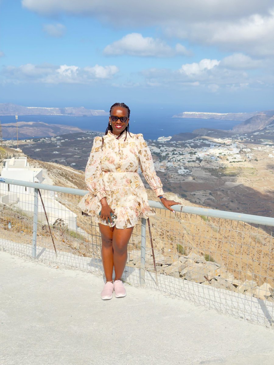 travelneza's tweet image. Chasing sunsets and dreams in Santorini ✨ Our clients are living their best island life🤗🤗where every corner is a postcard moment💃💃💃💃💃💃 #TravelNeza #SantoriniAdventures #DreamGetaways”