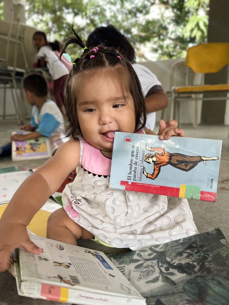 kankuaka's tweet image. No es la biblioteca o la escuela lo que despierta el gusto por leer, por aprender, imaginar, descubrir. Es un maestro, un bibliotecario que, llevado por su pasión, y por su deseo de compartirla, la transmite en una relación individualizada.

Michèle Petit